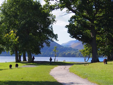 Cesta podél jezera, Lake District, Velká Británie