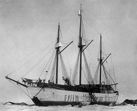 Amundsenova potopená polární loď Maud se vrátila do Norska
