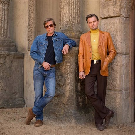 Cliff Booth (Brad Pitt) a Rick Dalton (Leonardo DiCaprio). Foto z natáčení...