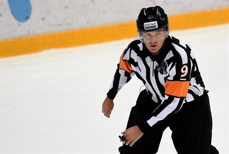V současnosti jediný rozhodčí v KHL Martin Fraňo.