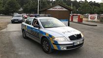 Policejn vz v arelu jezera Lhota nedaleko Prahy, kde se ve tvrtek odpoledne...