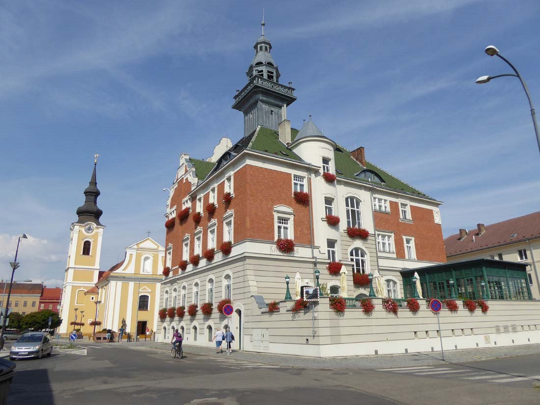 Radnice v Hodonín�, v ní� umíst�na pam�tní deska Lu�ka Zemana.