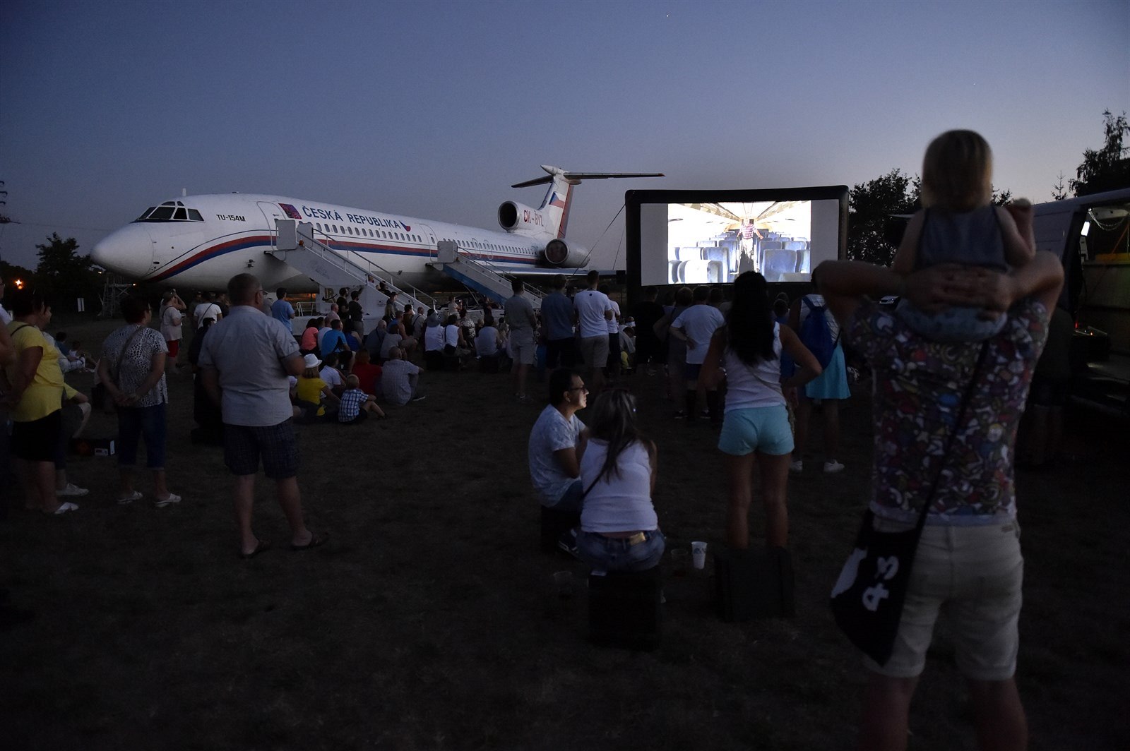 Bývalý vládní letoun Tu-154, takzvaný Naganský expres, na jeho� palub� slavili...