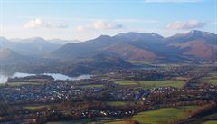 Vy&#769;hled z kopce Latrigg, Lake District, Velká Británie