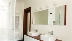 Renovace koupelny m�la p�vodn� trvat dva týdny. Po 14 dnech koupání dít�te ve...