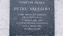 Detail pamtní desky Petra Valee v Romitálu na umav.