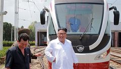 Kimova nov tramvaj. Severokorejsk vdce se pochlubil strojem, kter pochz z eskoslovenska