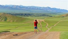 Mongolsko má mnoho tváí, pou se stídá se sví zelení.