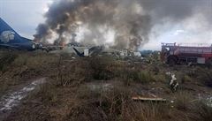 V Mexiku spadlo dopravní letadlo, havárii přežilo všech 103 lidí, stačili utéct před plameny
