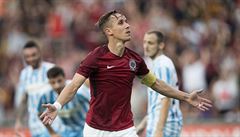 Kapitán Josef ural se raduje z gólu