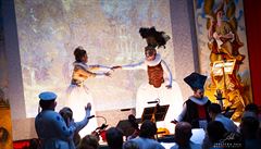 Barokní lásky a zrady i holdovací pajány na letních hudebních festivalech