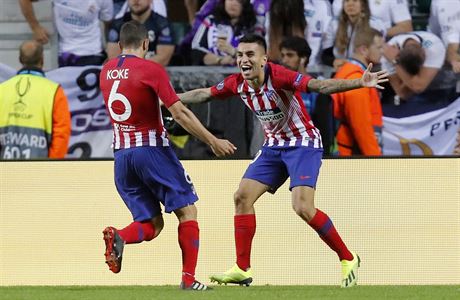 Superpohár Real - Atlético (Angel Correa a Koke slaví gól)