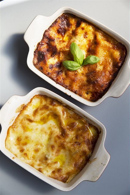 Veganské lasagne mají beamelovou omáku pipravenou z rýového mléka a...