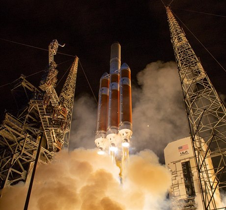 NASA podle médií poprvé pro název sondy pouil jméno dosud ijícího vdce.