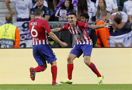 Superpohár Real - Atlético (Angel Correa a Koke slaví gól)