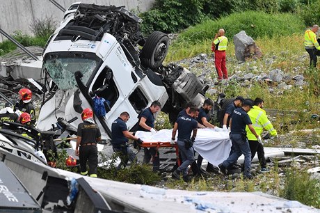 Italský premiér Conte vyhlásil den státního smutku za oběti úterního pádu mostu...