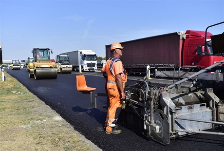 Na dálnici D1 u Prahy pokraovala rekonstrukce úseku mezi 11,7. a 16,7....
