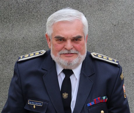 Dlouholetý starosta dobrovolných hasi�� Karel Richter.