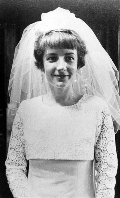 V roce 1978 mla média zejména v oblib svatební fotografii zesnulé Parkerové.