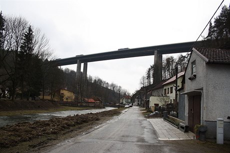 Nejvyšší a druhý nejdelší most na dálnici D1 most Vysočina ve Velkém Meziříčí.