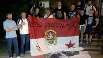 Fanouci Dynama Kyjev se chlub s ukradenmi vlajkami pznivc Slavie.