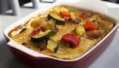 Veganské lasagne mají be�amelovou omá�ku p�ipravenou z rý�ového mléka a...