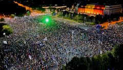 Tisce lid v Rumunsku pokrauj v protivldnch demonstracch. Chtj pedasn volby