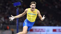 Švéd Armand Duplantis  oslavuje svůj vítězný pokus ve finále tyčky | na serveru Lidovky.cz | aktuální zprávy