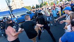 V rumunské metropoli se nkteí z protestujících stetli s policisty.