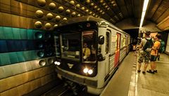 Část metra linky C stála, na Budějovické spadl pod vlak člověk. Provoz je obnoven