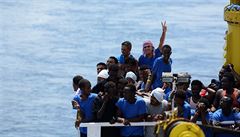 Migranti u beh Libye unesli lo, kter je zachrnila. Na Malt byli pedni policii