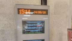 Informaní systém mimo provoz, hlásí tabule na janovském vlakovém nádraí.