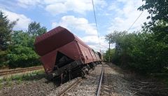 Ve Vršovicích vykolejil nákladní vlak, nikdo nebyl zraněn. Provoz na trati bude na několik dní přerušen