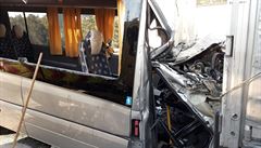 Mikrobus na dálnici D1 zezadu narazil do kamionu, jednoho ze zraněných do...