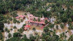 Masivní záplavy. Kvůli monzunovým dešťům jsou v Indii uvězněné tisícovky lidí, mrtvých je 324