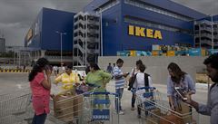 Zákazníci IKEA v indickém Hajdarábádu. | na serveru Lidovky.cz | aktuální zprávy