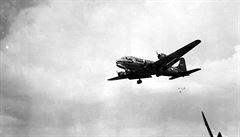 Dopravní letadla C-54 pilétala do západních ástí Berlína kadou minutu.