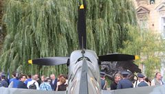 Letadlo spitfire vystavené na Klárov.
