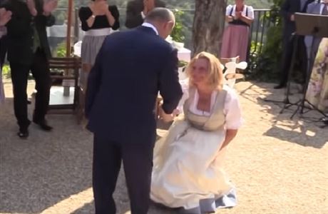 Vánivou debatu vyvolalo v Rakousku pukrle, které po tanci s ruským prezidentem...