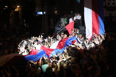 Lidé na koncertu k výroí 50 let od okupace vojsky Varavské smlouvy.