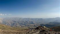 Nad vkovm tborem bhem vstupu na horu Damavand.