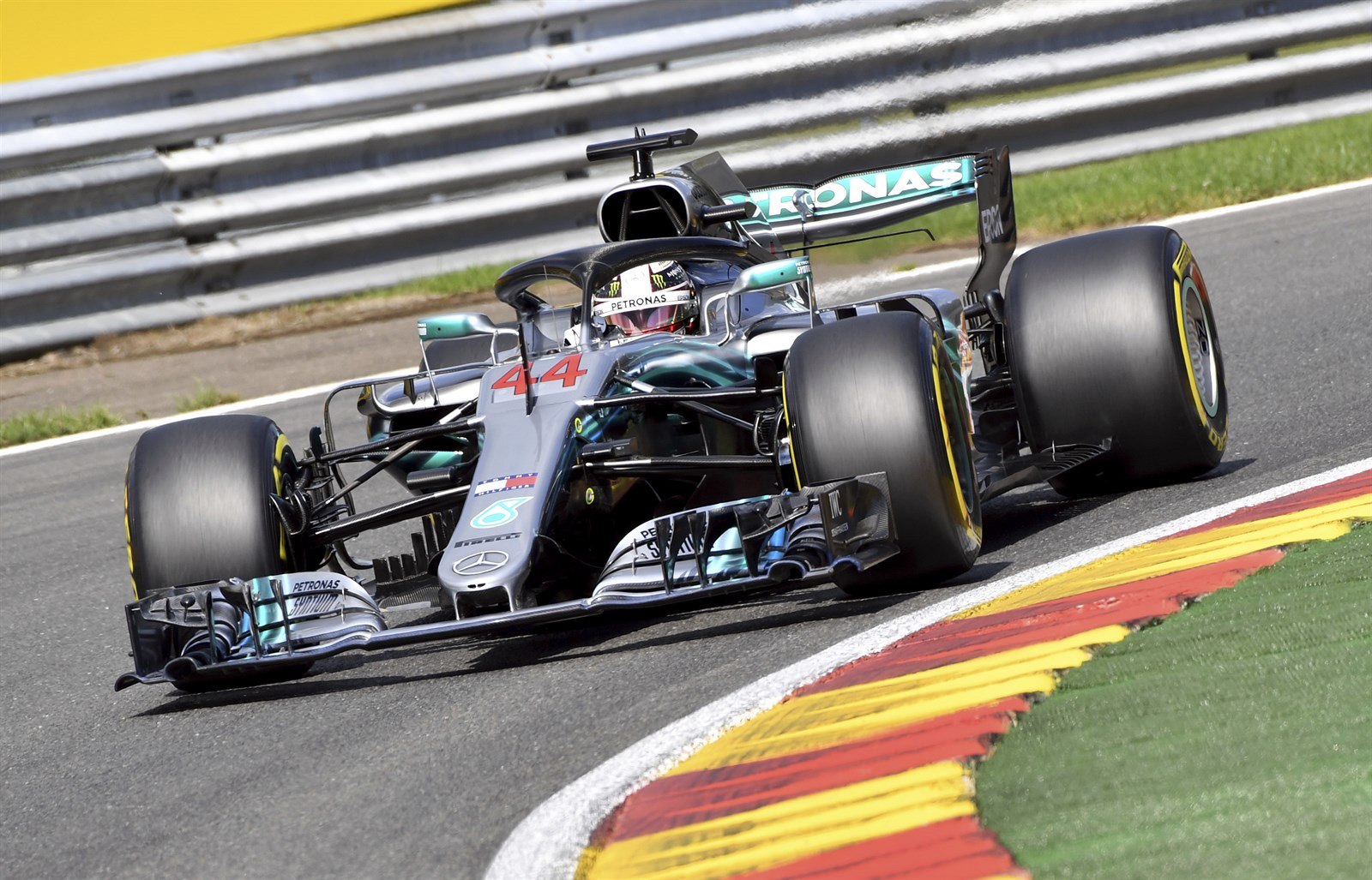 Kvalifikaci na Velkou cenu Belgie formule 1 vyhrál Lewis Hamilton z Mercedesu....
