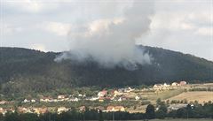 V Chodouni na Berounsku hořel les. Na místě zasahovaly dva vrtulníky