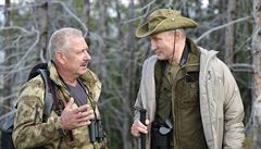 Vladimir Putin na dovolené v sibiských lesích mluví se éfem pírodní...