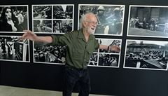 Fotograf Josef Koudelka p�edstavuje svou výstavu fotek z invaze ve Veletr�ním...