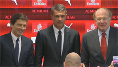 Paolo Maldini na tiskové konferenci.