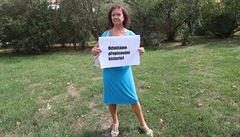 Bývalá poslankyn Marta Semelová (KSM) protestuje proti odhalení desek...