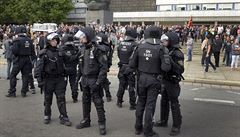 Policie kontrolovala situaci odpoledne po as protest v centru Chemnitzu.