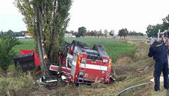 U obce Libivá nedaleko Mohelnice se po st�etu p�evrátila hasi�ská cisterna.