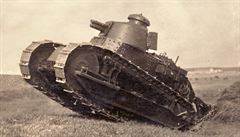 Francouzský tank z doby první svtové války Renault FT 17. Stroj povaovaný za...